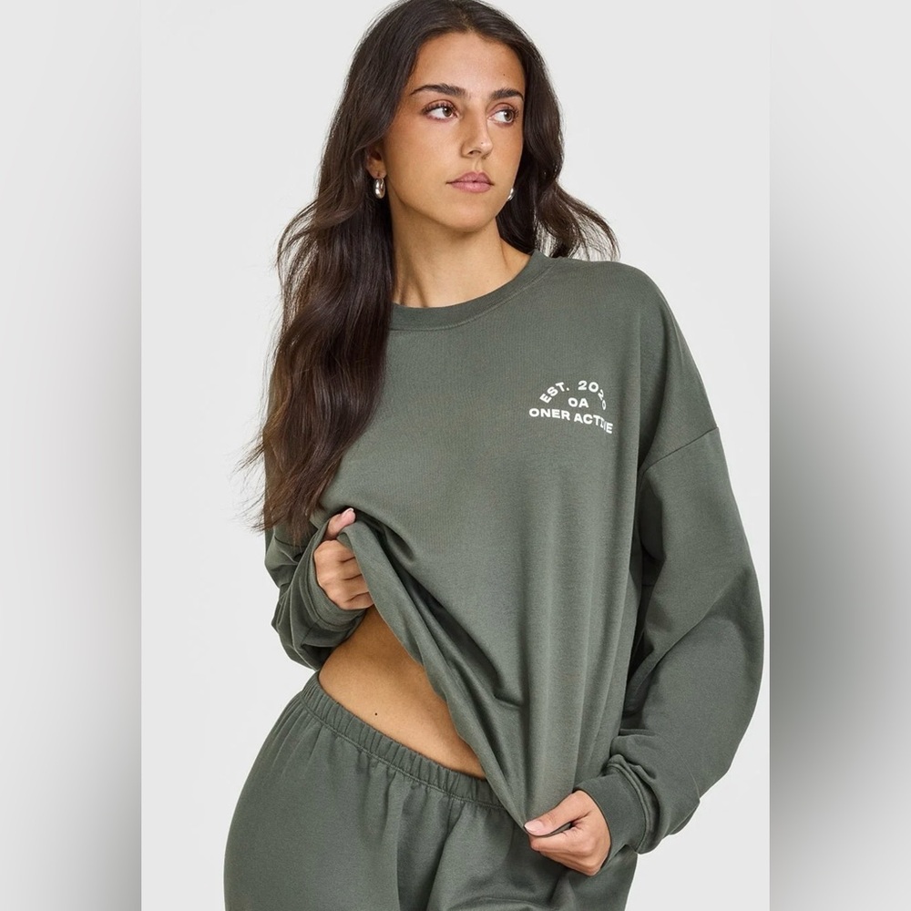 NWT Oner Active Lightweight Sweatshirt with Graphic in Dark Khaki (L)